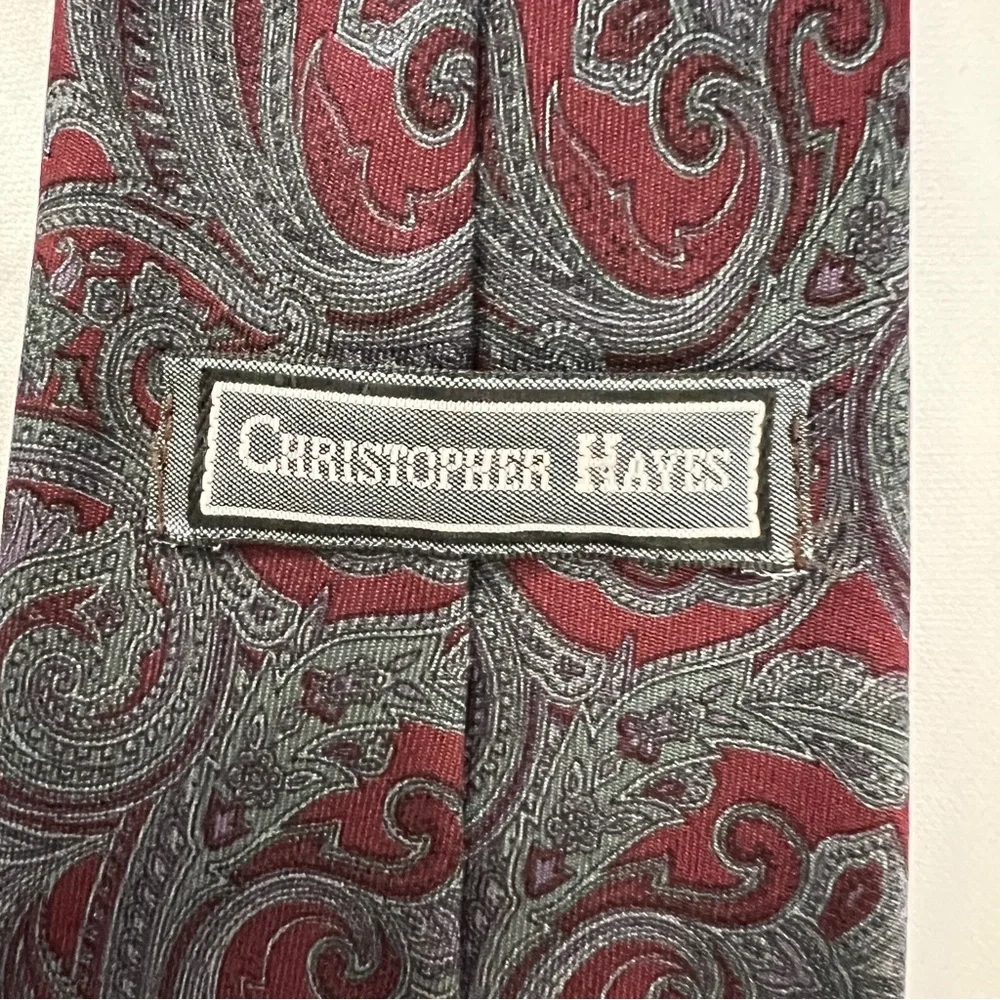 Sophisticated 100% Silk Red and Gray Paisley Tie for Formal Occasions